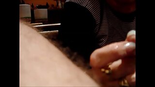 Le donne anziane leccano le vagine e scopano video mamme troie italiane con un uomo di colore.