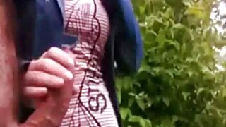 Giocattolo del sesso per la porno troie mamme masturbazione anale simpatico nerd con gli occhiali e il taglio di peli pubici.