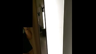 Una piccola donna giapponese con un taglio di peli pubici video porno milf troie subito dopo che le coppie del college sono andate a godersi il sesso.