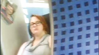 Per un piccolo gioco anale, un'affascinante ragazza in video porno mamme troie lingerie si è chinata a pecorina ed ha esposto il culo.